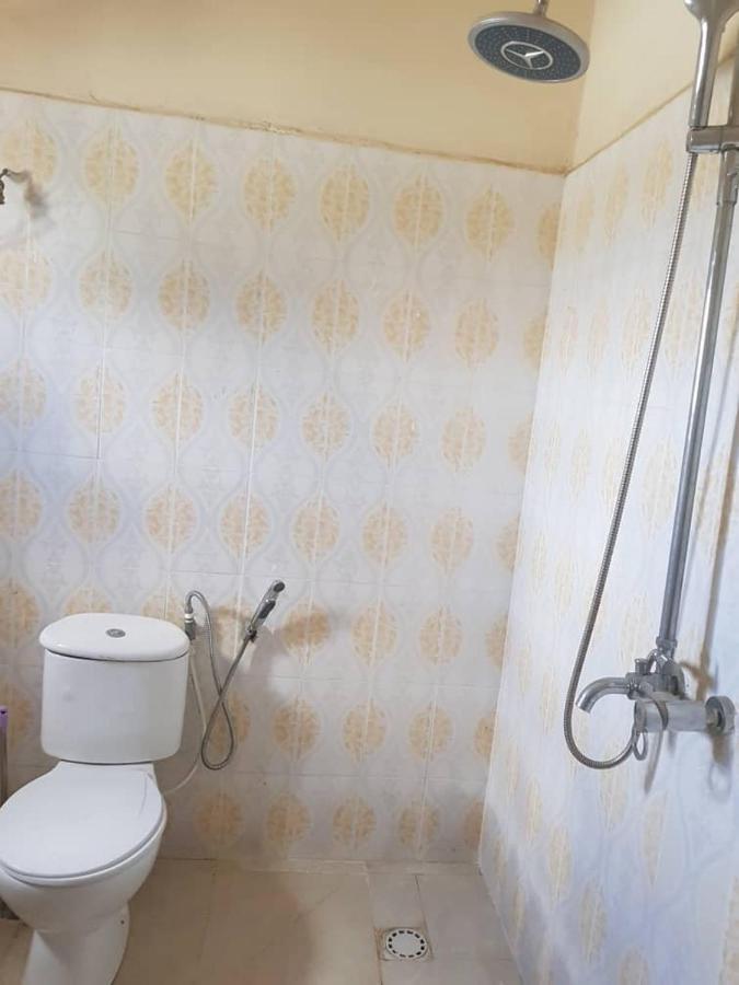 Touray Guest House Old Yundum ภายนอก รูปภาพ