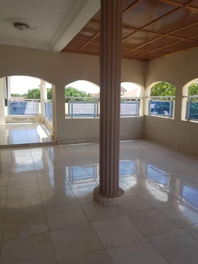 Touray Guest House Old Yundum ภายนอก รูปภาพ