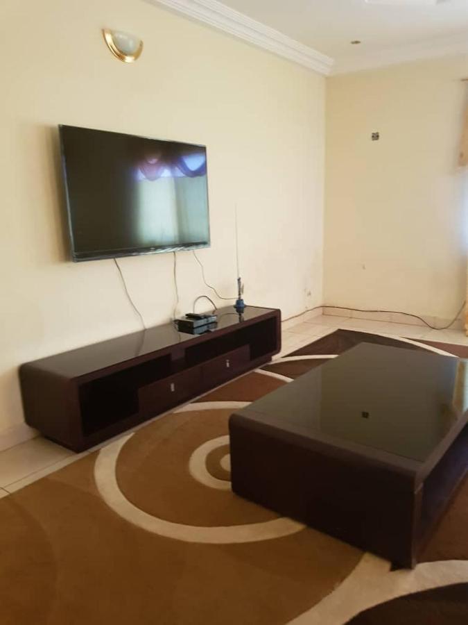 Touray Guest House Old Yundum ภายนอก รูปภาพ