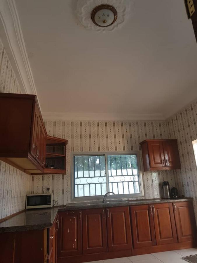 Touray Guest House Old Yundum ภายนอก รูปภาพ